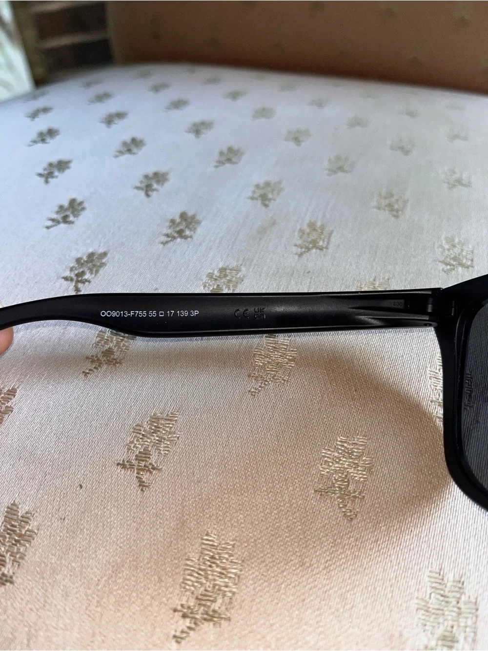 Oakley Frogskins sunglasses flawless condition